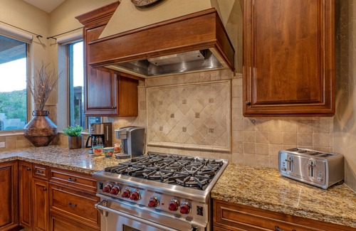 Las Sendas House | Golf & Hiking, LUX Resort Amenities, Htd Salt H20 POOL, Spa, Putt Green, Satellite TVs, 31 Night Min