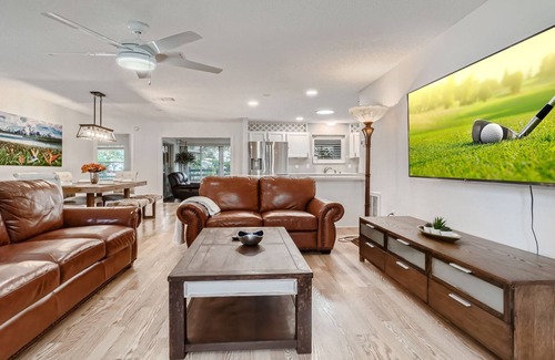 Santiago House | Golf Paradise Retreat| Golf Cart included| 50+ Golf Course Access| Jacuzzi