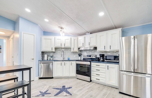 Silver Lake House | Golf & Pool Access: Home w/Yard in Lady Lake