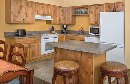 Klamath Falls Condo | Golf Resort Condo ~ Running Y ~2 Bed/2 Bath (Sleeps 6) ~Pool~Hot Tub