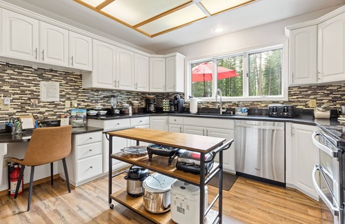 Columbia Falls House | Golf Resort Home - Hot Tub- Minutes To Glacier National Park & Whitefish