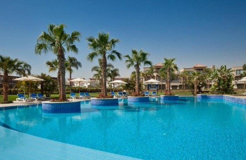 Ain Sokhna House | Golf & Sea Indulgence – Driving Range, Exclusive Golf Course & Beach Access