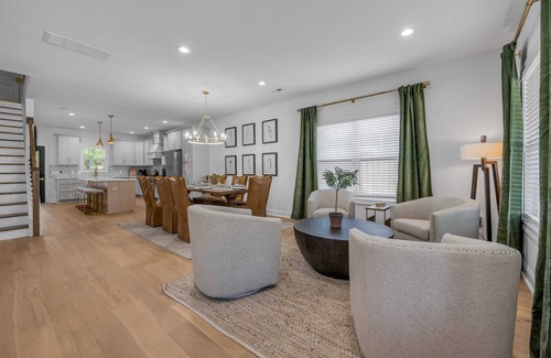 Lexington House | Golf Simulator | Hot Tub | Game Room | Pool Table