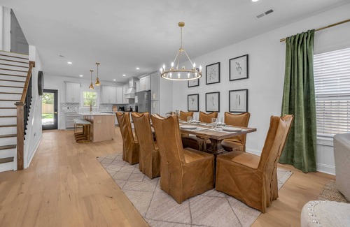 Lexington House | Golf Simulator | Hot Tub | Game Room | Pool Table