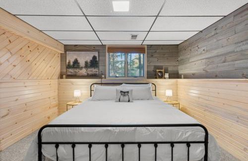 Danbury House | Golf UTV 4 Kings in Voyager Village on airstrip