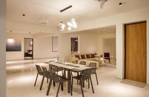 Hosur Villa | Golf View Home by StayJade, 4BHK, Projector