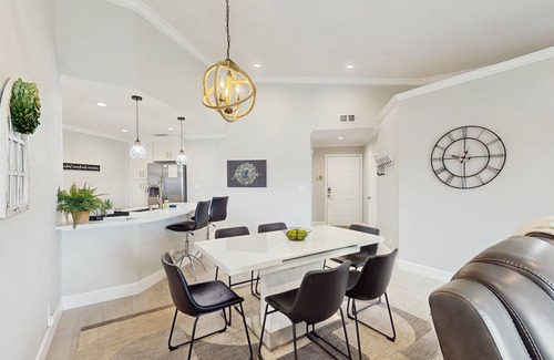 Isla del Sol Condo | Golf-view retreat with heated pool and hot tub - central AC & private W/D