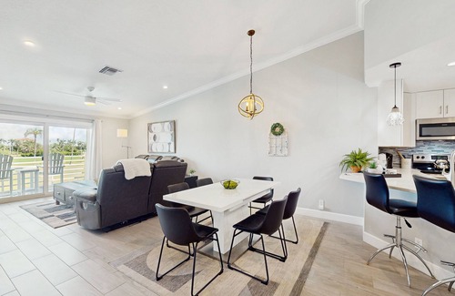 Isla del Sol Condo | Golf-view retreat with heated pool and hot tub - central AC & private W/D