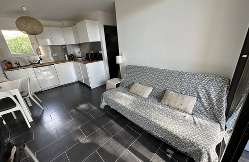 Les Restanques Apartment | Golfe St Tropez Terrace, pool, near beach