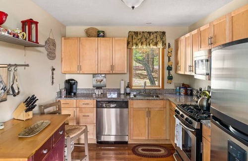 Wilmington House | Golfers Paradise! Walk to the 1st tee at Haystack