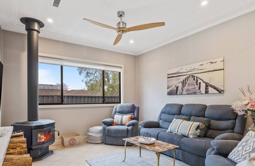 Woy Woy House | Golfing Haven, within minutes to the Beach