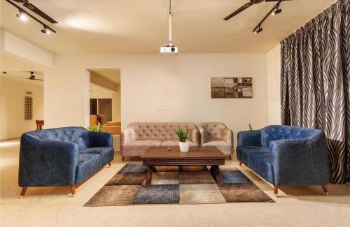 Anekal Villa | Golfing Twins Villa by StayJade Jacuzzi Pool Table PS5