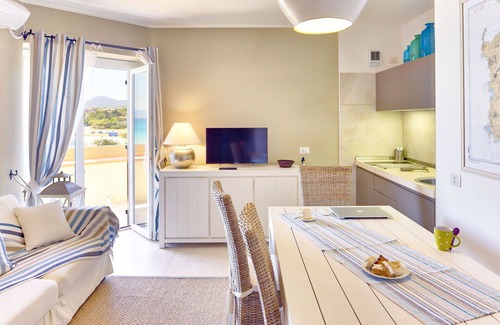 Golfo Aranci Apartment | Golfo Aranci - apartment for 4 people, directly on the beach, with terrace and sea-view