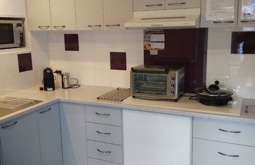 Rosebud House | Golfside Getaway by Ready Set Stay - Neat bungalow,WIFI,linen & towels included