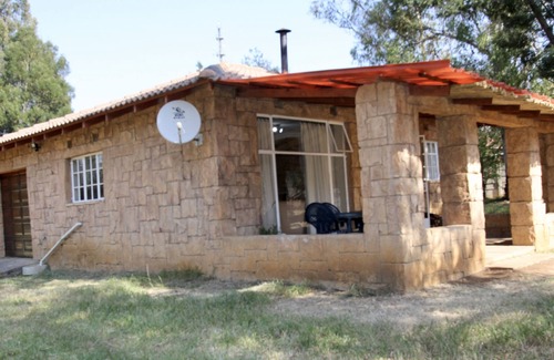 De Deur Cottage | Golfview Lodge, secure country cottage on private estate .
