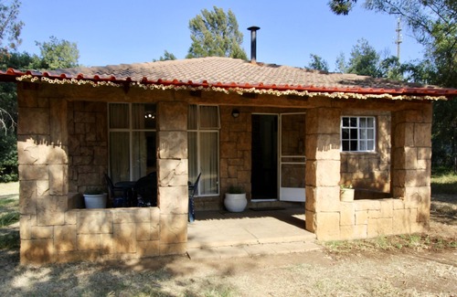 De Deur Cottage | Golfview Lodge, secure country cottage on private estate .
