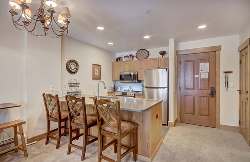 River Run Condo | Gondola-side, oversized 1 BR. Pool, 2 hot tubs, in the heart of Keystone village
