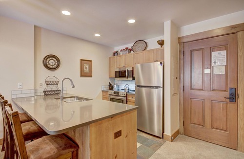 River Run Condo | Gondola-side, oversized 1 BR. Pool, 2 hot tubs, in the heart of Keystone village