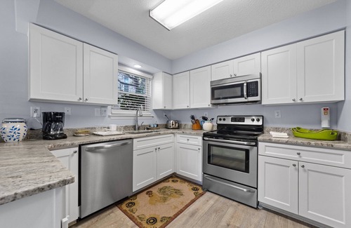 Northeast Virginia Beach Condo | Gone Coastal Beautiful North End Close To Beach Access