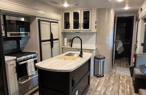 Carrabelle House | "Gone Coastal" Luxury Glamper by the Beach