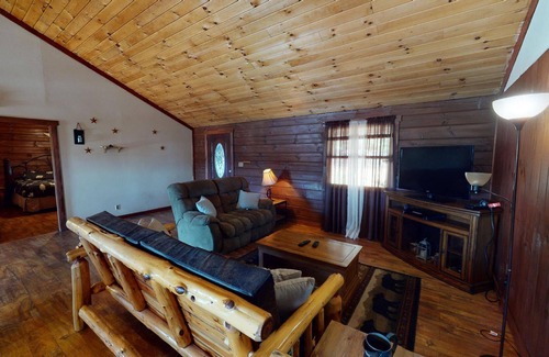 Carbon Hill Cabin | Gone Fishin' - Cabins in Hocking