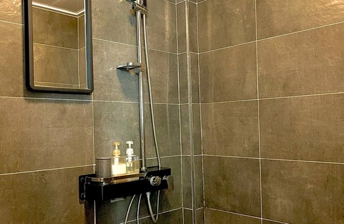 Deokhyeon House | Gongganhoe-eok Private Poolvilla Pension