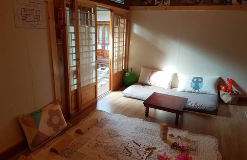 Samcheong-dong House | Gongsimga Hanok Guesthouse