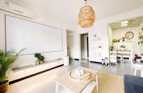 Weiyang Apartment | Gongxi Apart ment Bell Tower Big Wild Goose Pagoda Tangcheng Terra Cotta Warriors6 metro away from Xian North Railway Station 3 minutes walk to Line 2 100 inch projection free trial service