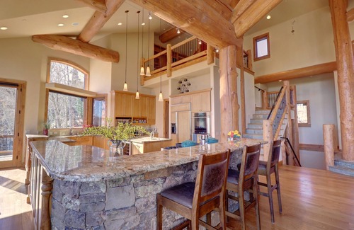 Three Peaks House | Good Elevations, Luxury Pet Friendly Home on Two Cabins Drive w/Private hot tub