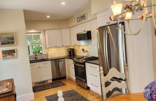 Gloucester Cottage | Good Harbor Beach House - walk to beach, close to restaurants and shopping!