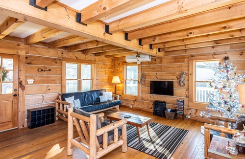 Asheville Cabin | 'Good Intentions' - cabin approx 15 minutes from downtown Asheville