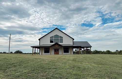 Dry Ridge House | Good Land Acres, Newly built - Minutes from the Ark