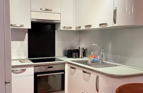 15th Arrondissement Apartment | Good location, quiet, close to the Eiffel Tower. ideal for a family.