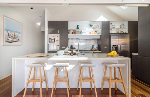 Apollo Bay Apartment | Good Times - Luxury beachfront home in the heart of town