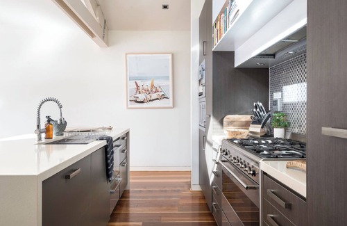 Apollo Bay Apartment | Good Times - Luxury beachfront home in the heart of town
