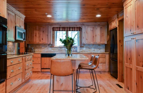 Honeoye Cottage | Good Vibe Getaway: Luxury Family Retreat!