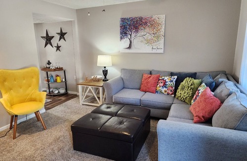 Crocker Apartment | Good Vibes - #4 - near Fort Leonard Wood
