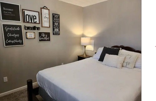 Crocker Apartment | Good Vibes - #4 - near Fort Leonard Wood