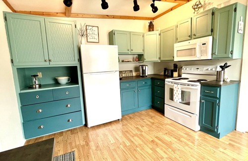 Winnipeg Beach Cottage | Good Vibes at The Lake, 1 Block From Beach!