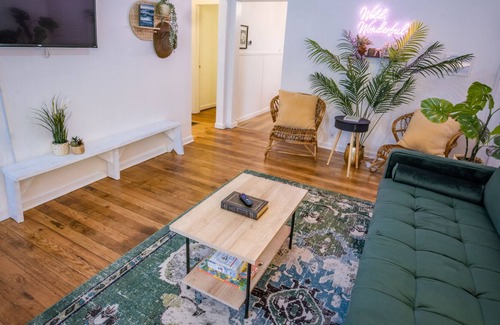 Summerlee House | Good Vibes Bungalow - minutes from NRG National Park & Ace Adventure Park