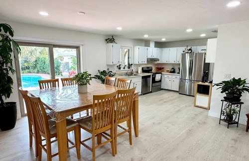 Melaleuca Gardens House | Good Vibes House with private pool