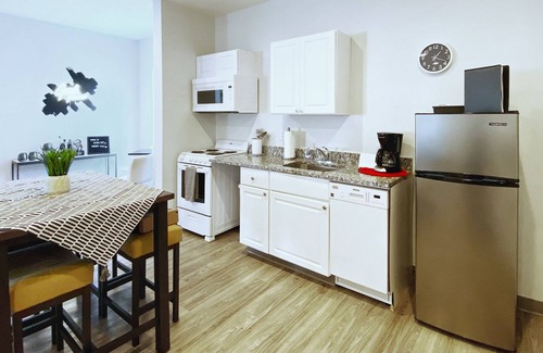 Historic Edgefield Apartment | Good Vibes Suite in East! 4 bd! 8 min ->DT!