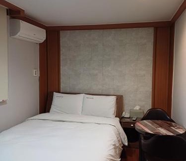 Hwagok-dong Hotel | Gooreumseong motel