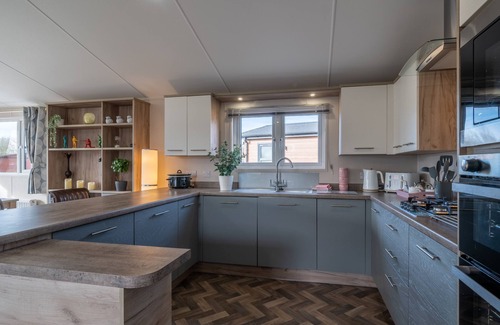 South Lakeland Leisure Village Ski Chalet | Goose Home Lodge - Modern two-bedroom lodge (dog-friendly)