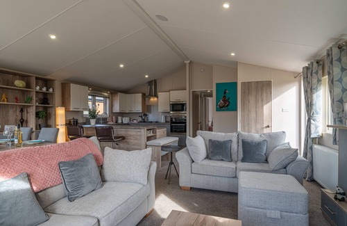 South Lakeland Leisure Village Ski Chalet | Goose Home Lodge - Modern two-bedroom lodge (dog-friendly)
