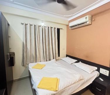 Nathdwara Hotel | Gopi Nikunj I just opposite shreenathji temple back gate 20mtr I 966o9o1oo6