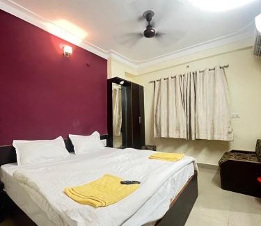 Nathdwara Hotel | Gopi Nikunj I just opposite shreenathji temple back gate 20mtr I 966o9o1oo6