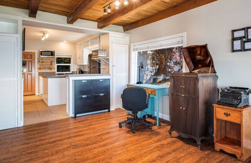 Alki House | Gordon's Cottage Water Views- Great for Long Term