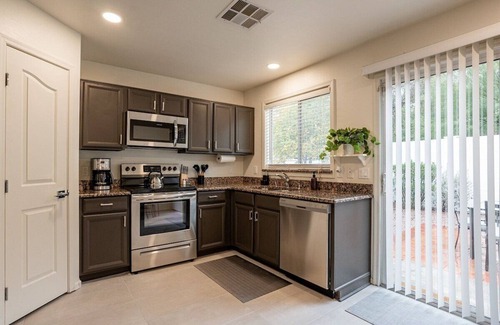 East Mesa House | Gordon Way Vacay ~ 30-Day Stay for Families & Pets Near Golf ~Trail~Lakes & More