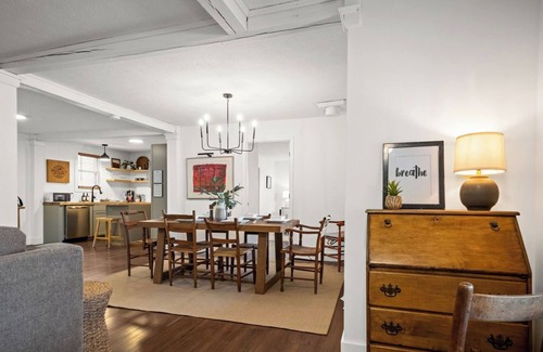 Lansing House | Gorge BasecampFirepitDeck Near AOTG